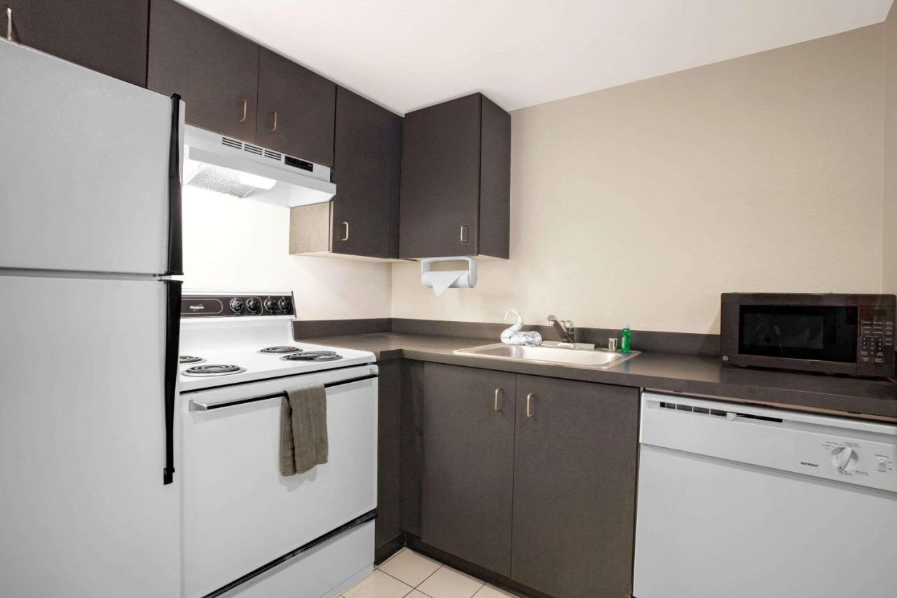 Hawthorn Suites By Wyndham Kent, Wa Bagian luar foto