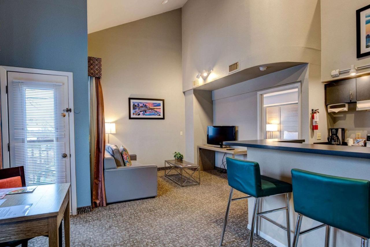 Hawthorn Suites By Wyndham Kent, Wa Bagian luar foto