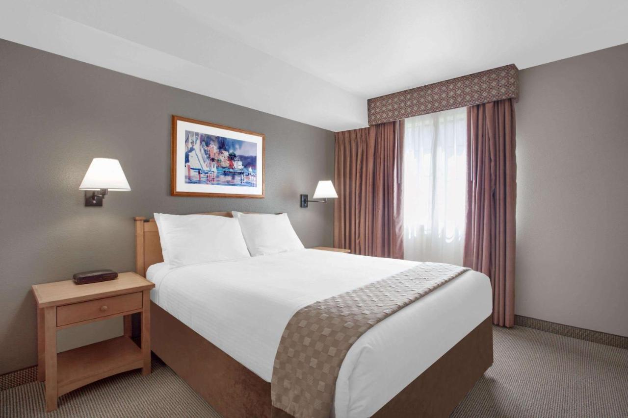 Hawthorn Suites By Wyndham Kent, Wa Bagian luar foto