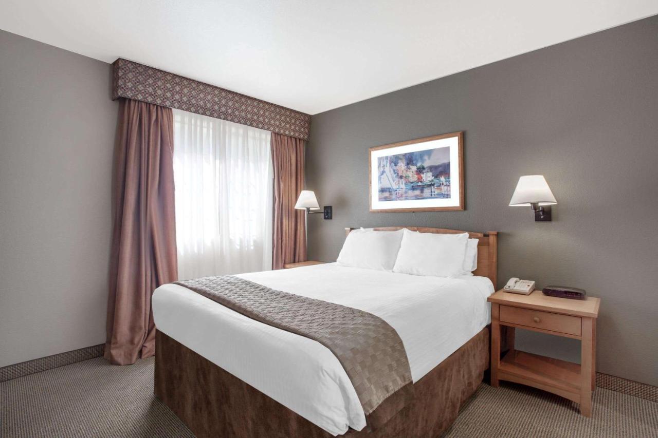 Hawthorn Suites By Wyndham Kent, Wa Bagian luar foto