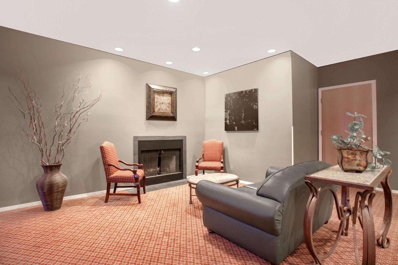 Hawthorn Suites By Wyndham Kent, Wa Bagian luar foto