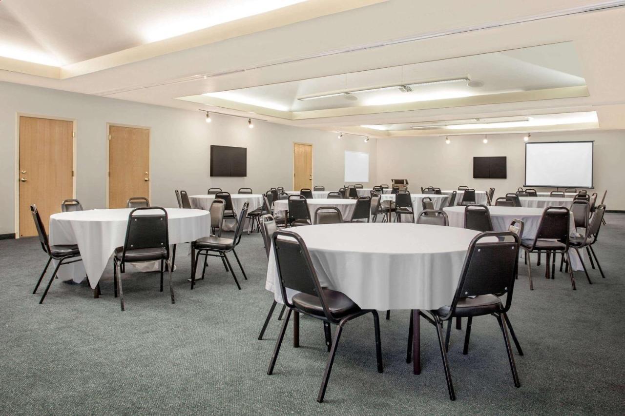 Hawthorn Suites By Wyndham Kent, Wa Bagian luar foto