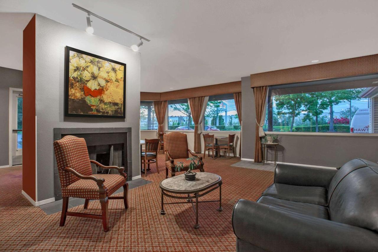 Hawthorn Suites By Wyndham Kent, Wa Bagian luar foto